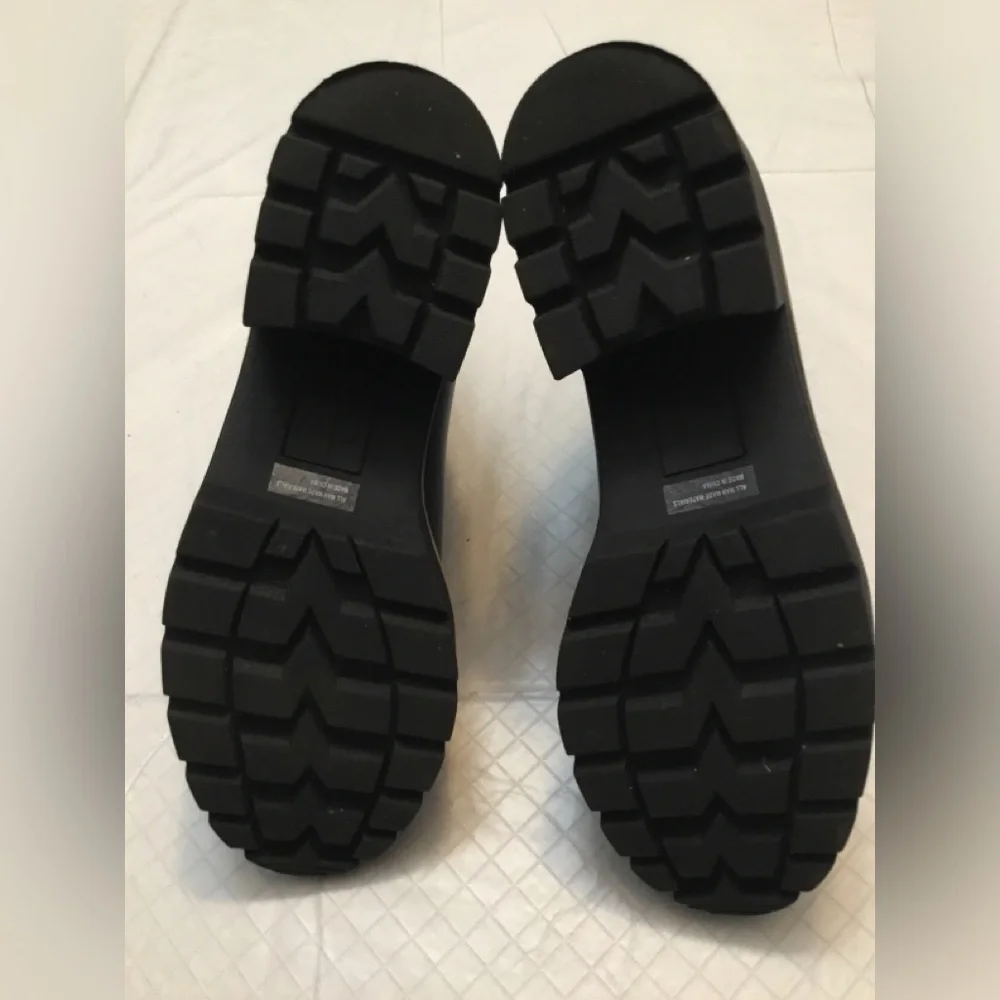 Black Women’s Chelsea Boots - Brand Unspecified